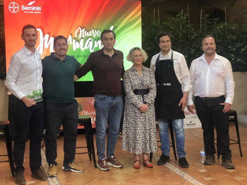 Participantes en la presentación del nuevo tomate Marmande de Seminis (Bayer)