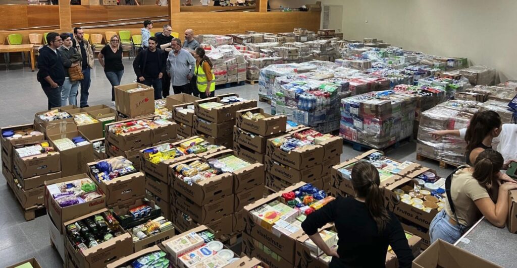 Ayuda por la DANA en Castelldefels | Colaboración de Grupo Frutas Antonio